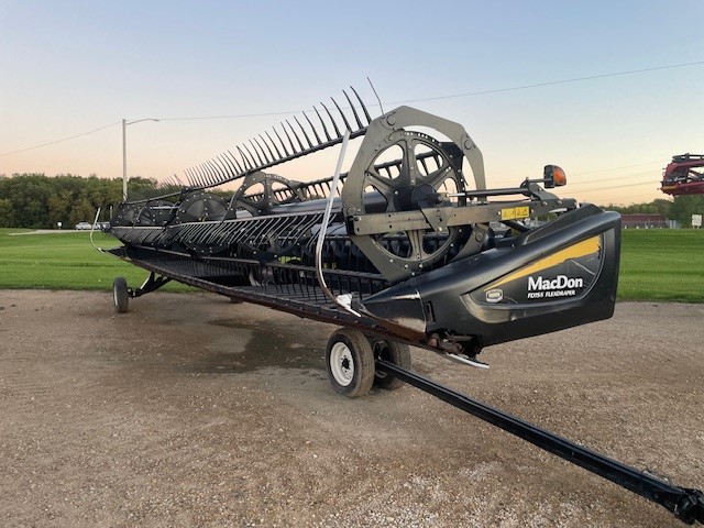 2016 MacDon FD75-35 Header Combine