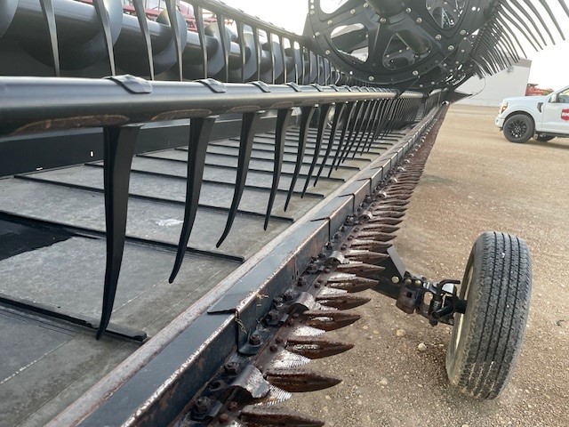 2016 MacDon FD75-35 Header Combine