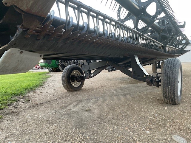 2016 MacDon FD75-35 Header Combine