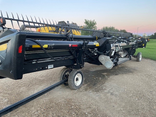 2016 MacDon FD75-35 Header Combine