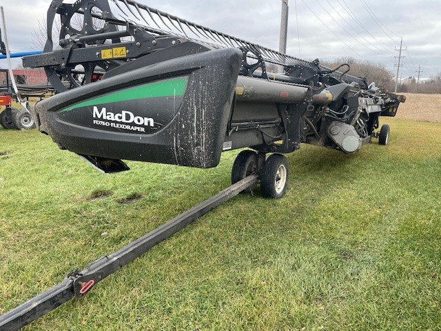 2017 MacDon FD75-40 Header Combine