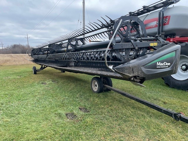 2017 MacDon FD75-40 Header Combine