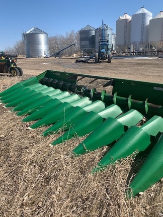 1989 John Deere 843 Header Corn Head