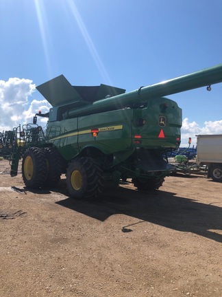 2012 John Deere S690 Combine