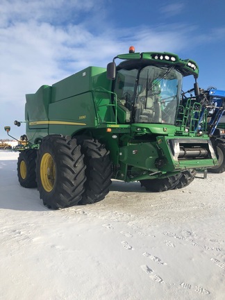 2016 John Deere S690 Combine