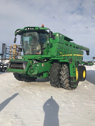 2016 John Deere S690 Combine