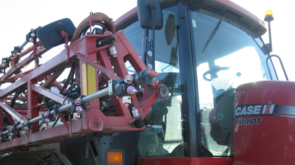 2010 Case IH 3330 Sprayer/High Clearance