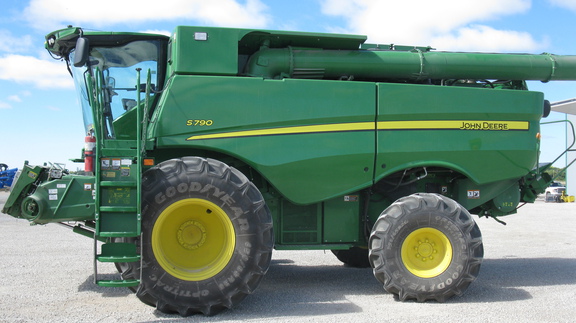 2021 John Deere S790 Combine