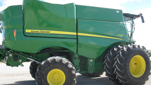 2021 John Deere S790 Combine