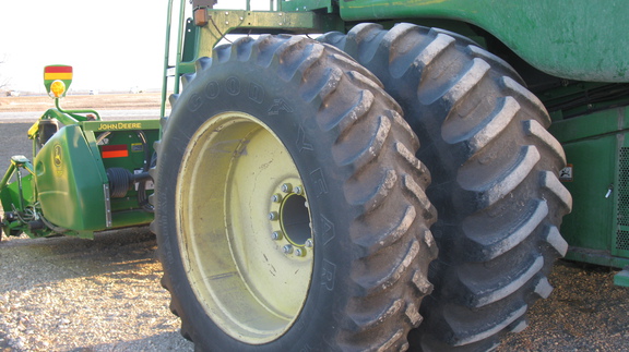 2009 John Deere 9870 STS Combine