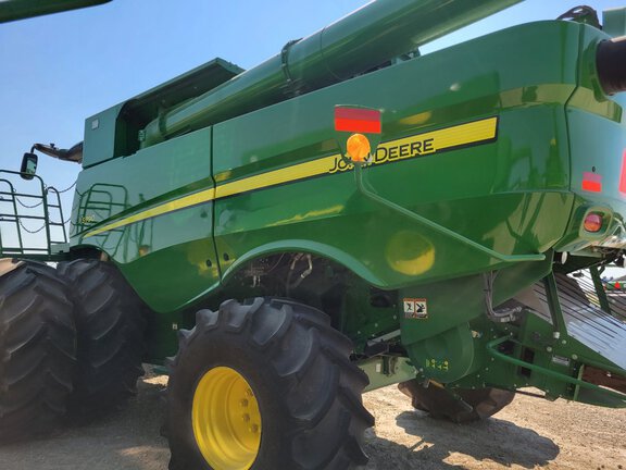 2021 John Deere S790 Combine