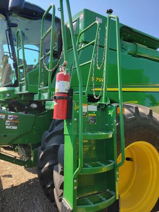 John Deere S790 Combine