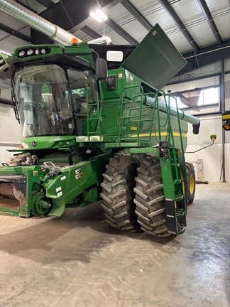 2014 John Deere S690 Combine