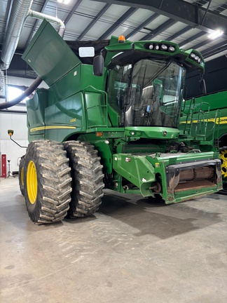 2014 John Deere S690 Combine