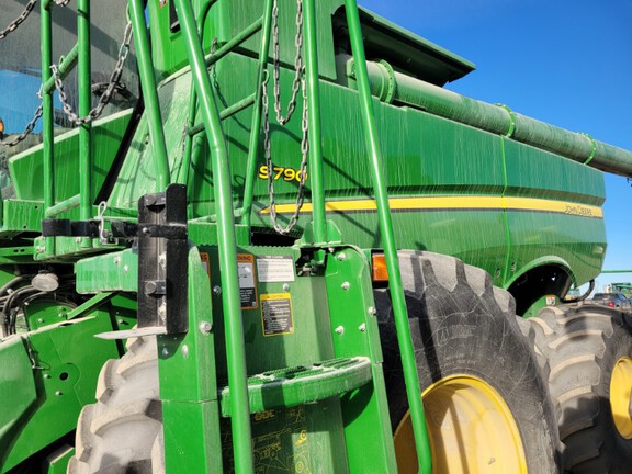 2021 John Deere S790 Combine