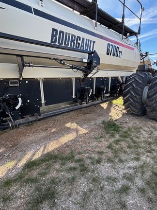 2009 Bourgault 6700ST Air Seeder