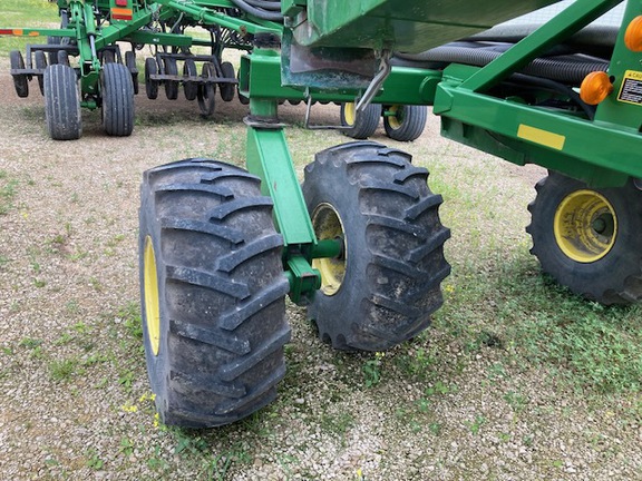 John Deere 1910 Air Seeder