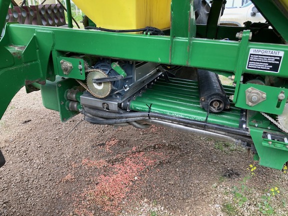 John Deere 1910 Air Seeder