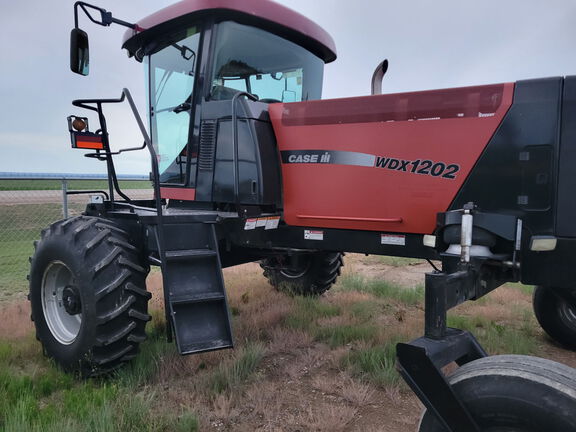 2006 Case IH WDX 1202+DHX 302 Windrower