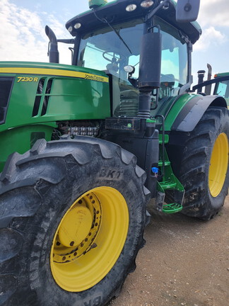 2014 John Deere 7230R Tractor