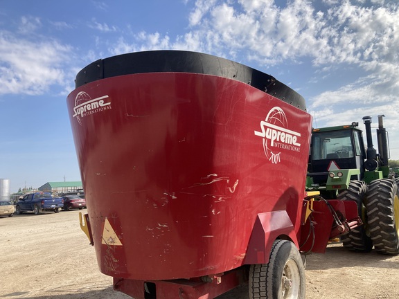 2022 Supreme 700T Grinder Mixer