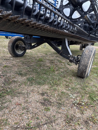 2017 MacDon FD75 Header Combine