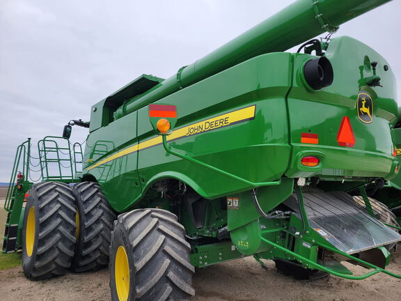 2024 John Deere S790 Combine