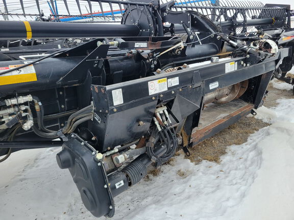 2011 MacDon FD70 Header Corn Head