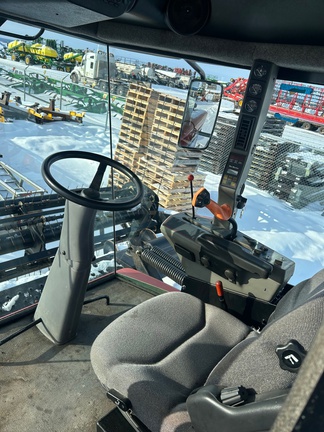 MacDon 9250 Windrower