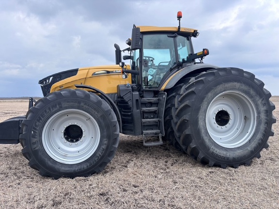 2016 Challenger 1050 Tractor