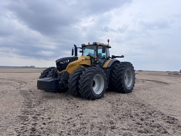 2016 Challenger 1050 Tractor