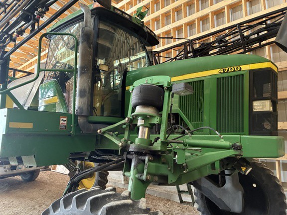 1999 John Deere 4700 Sprayer/High Clearance