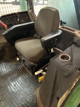 1999 John Deere 4700 Sprayer/High Clearance