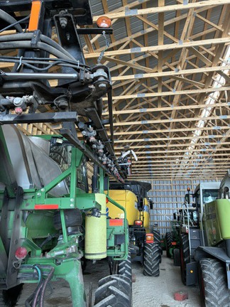 1999 John Deere 4700 Sprayer/High Clearance