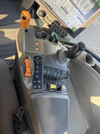2020 John Deere 7R 210 Tractor