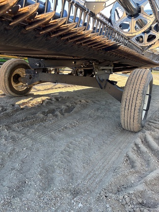 2022 MacDon FD235 Header Combine
