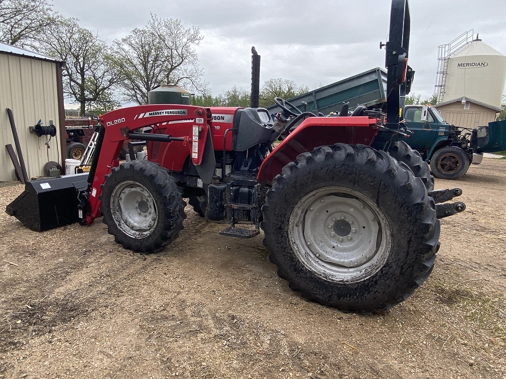 2014 Massey Ferguson 4609 Tractor