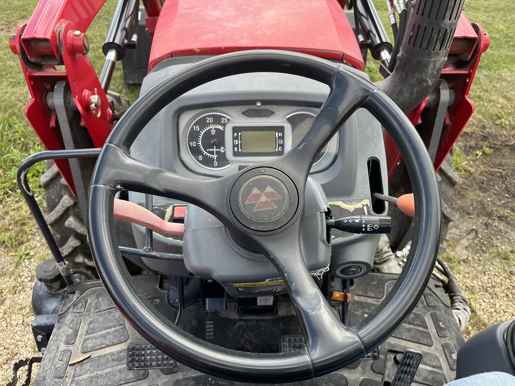 2014 Massey Ferguson 4609 Tractor