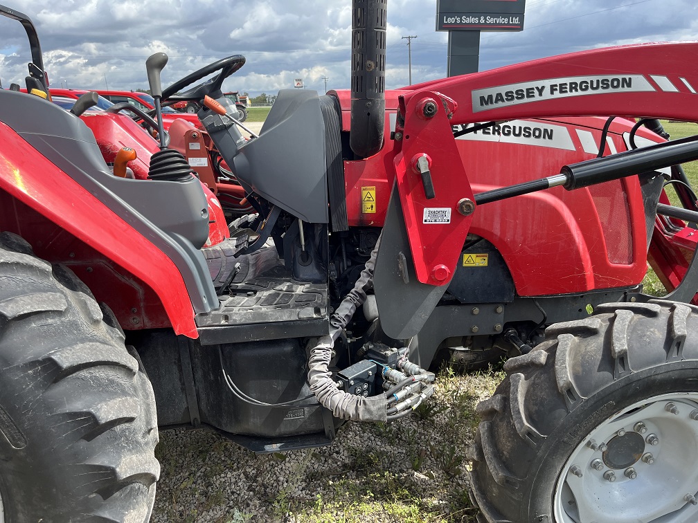 2014 Massey Ferguson 4609 Tractor