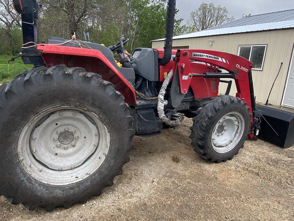 2014 Massey Ferguson 4609 Tractor