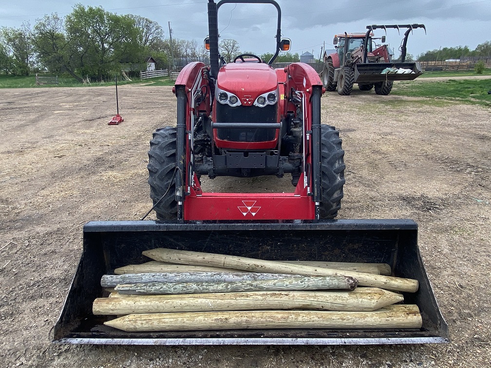 2014 Massey Ferguson 4609 Tractor