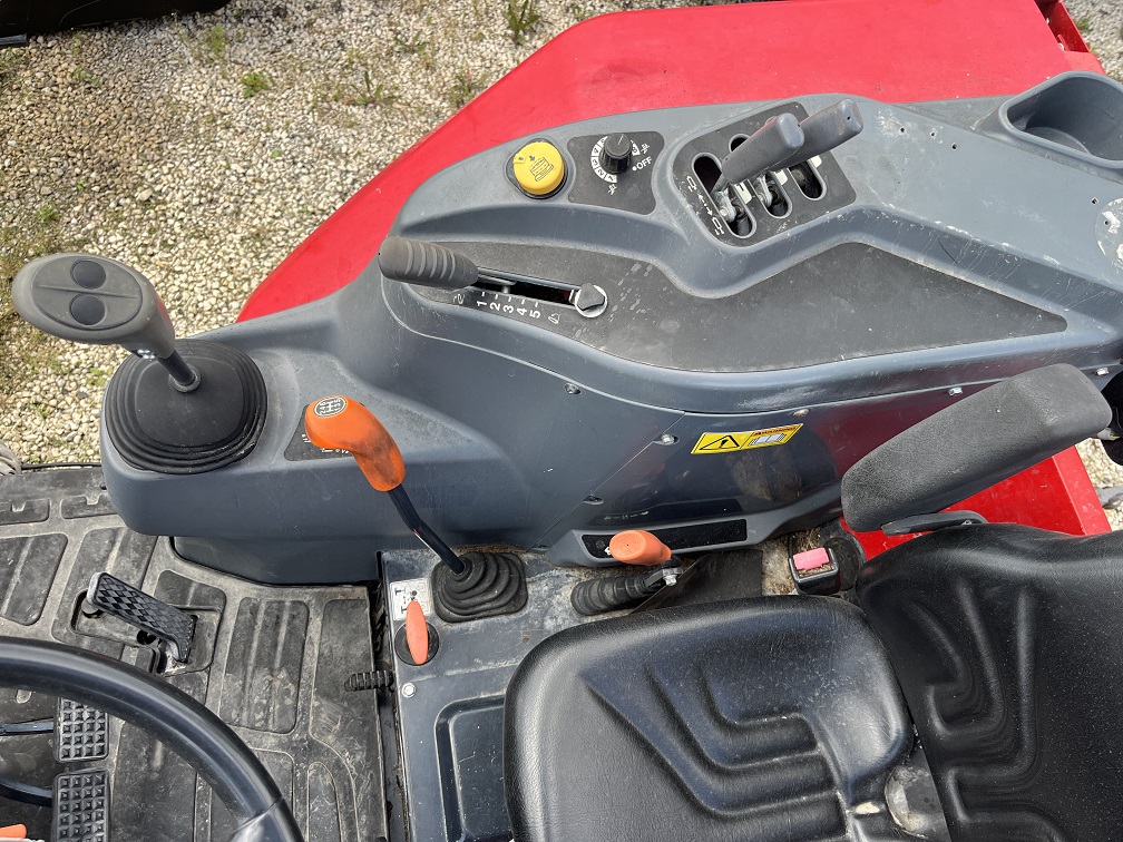 2014 Massey Ferguson 4609 Tractor