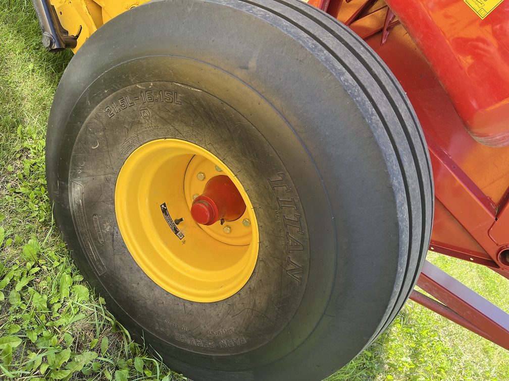 2021 New Holland Rollbelt 560 Baler/Round