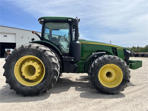 2011 John Deere 8360R Tractor