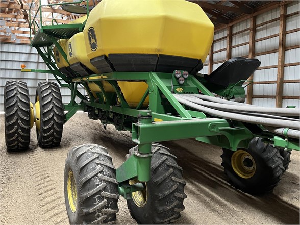 2012 John Deere 1890 Air Seeder