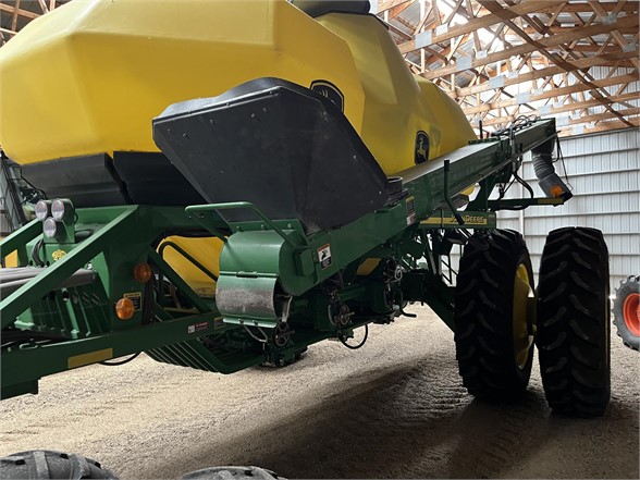 2012 John Deere 1890 Air Seeder