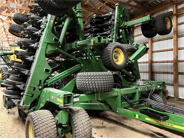 2012 John Deere 1890 Air Seeder