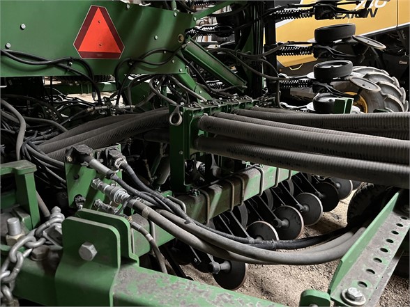 2012 John Deere 1890 Air Seeder