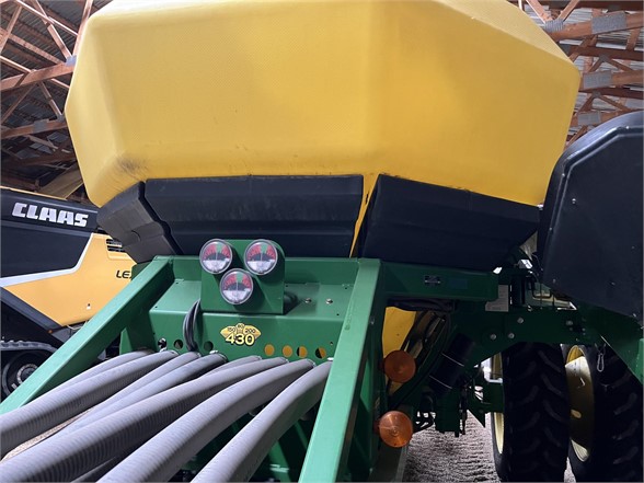 2012 John Deere 1890 Air Seeder