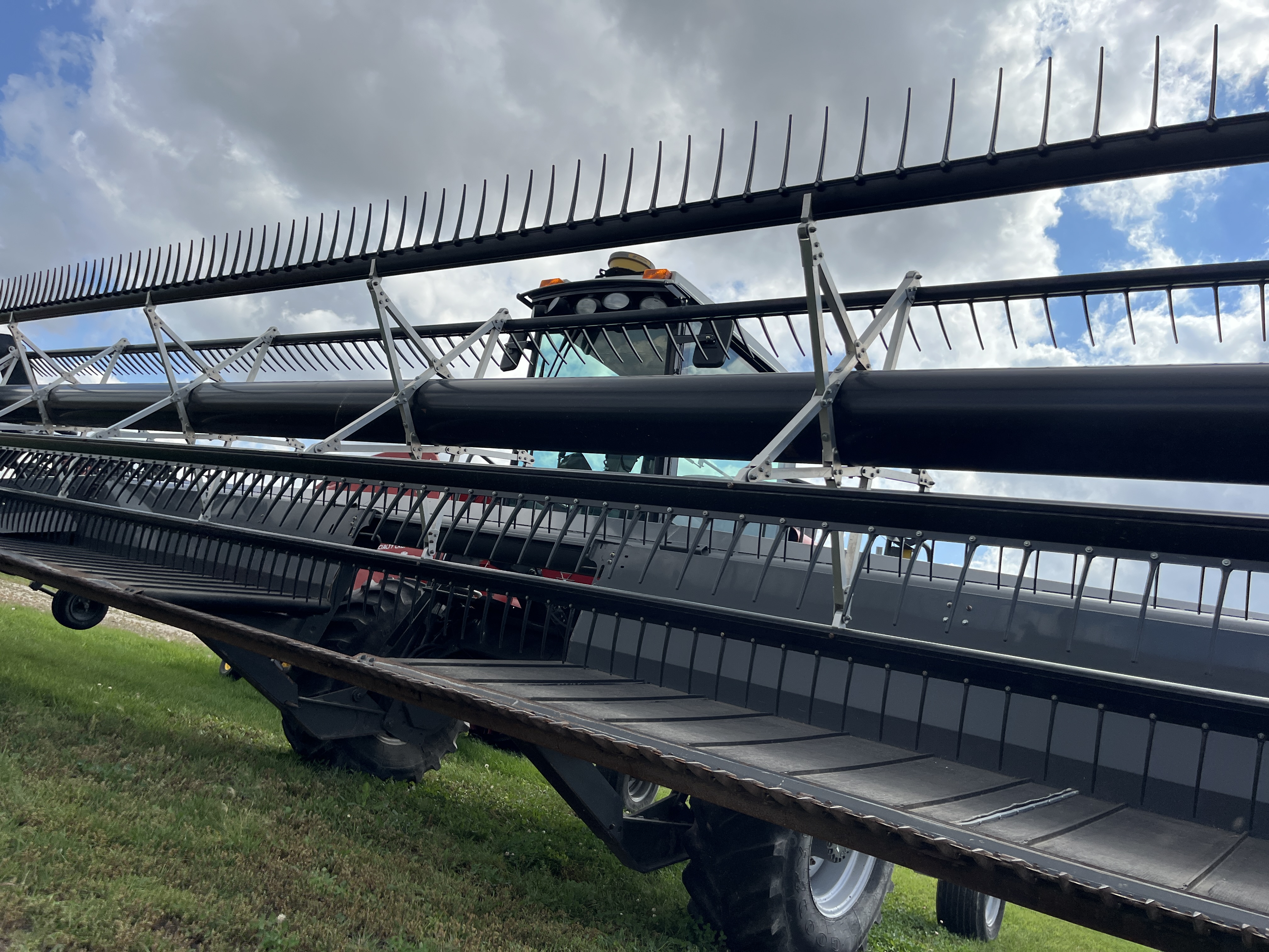 2011 Massey Ferguson 9430 Windrower
